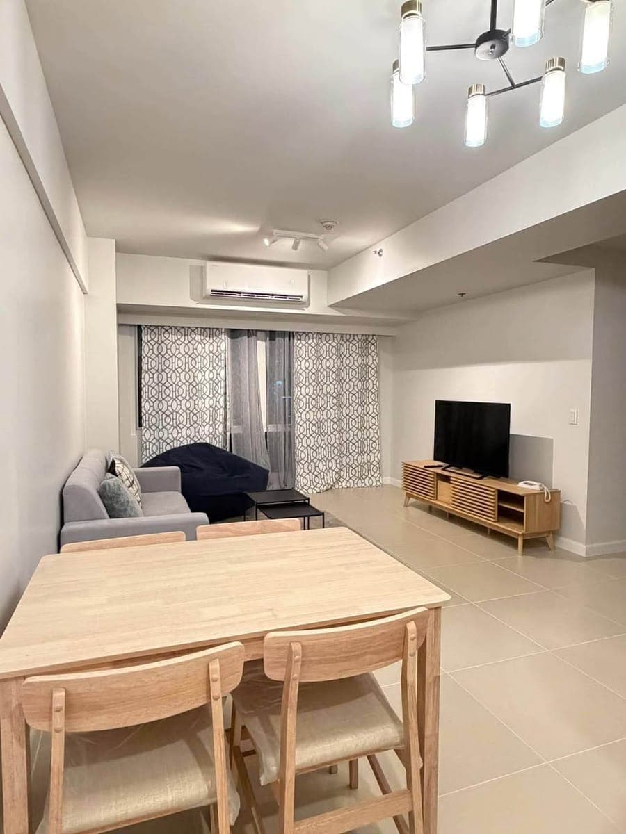 FOR RENT: Brand New 2 Bedroom in Solinea Tower 4 - photo 2