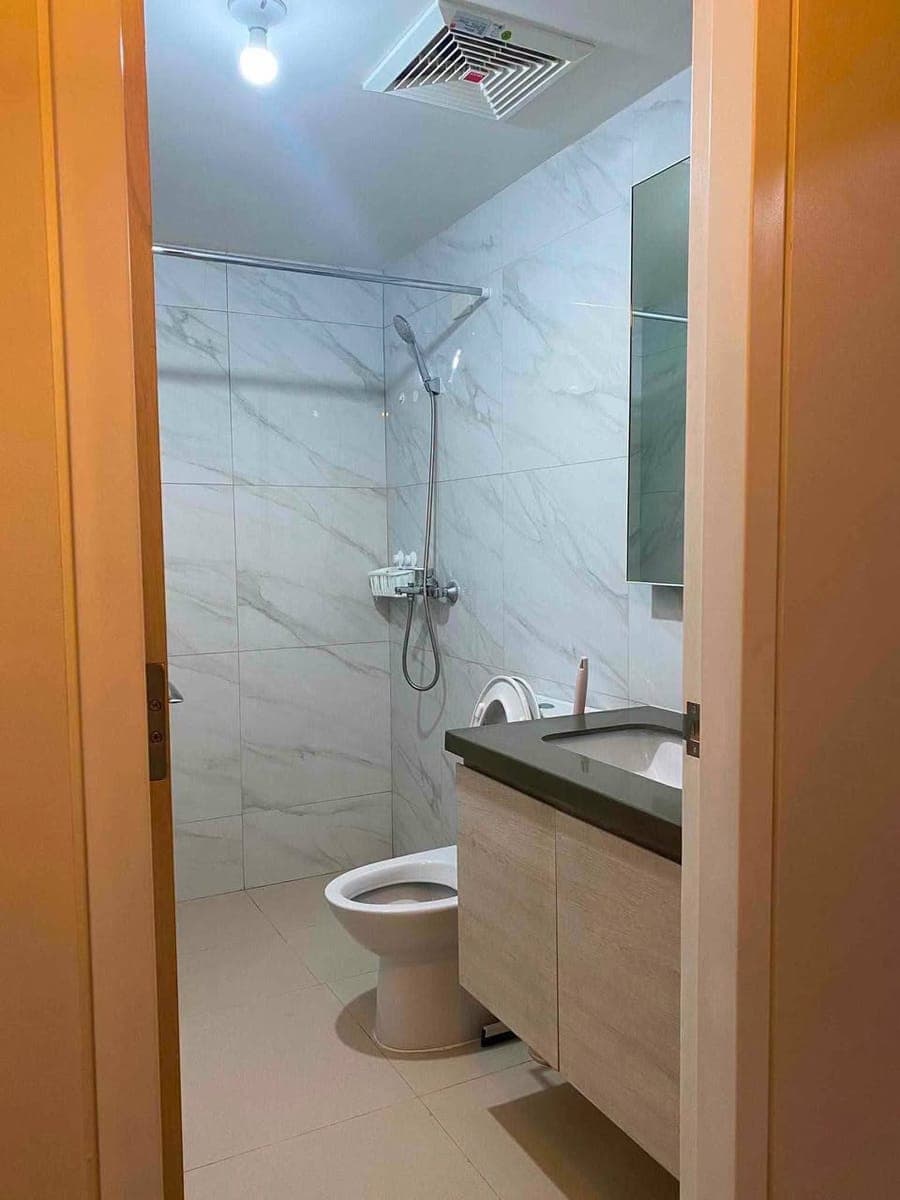 Mandani bay suites tower 1 studio unit for rent - photo 4