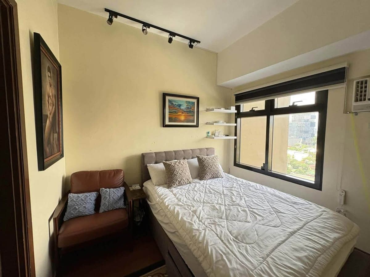 🏢 FOR RENT | 2-Bedroom Condo with Parking at Azalea Place, Cebu City - photo 1