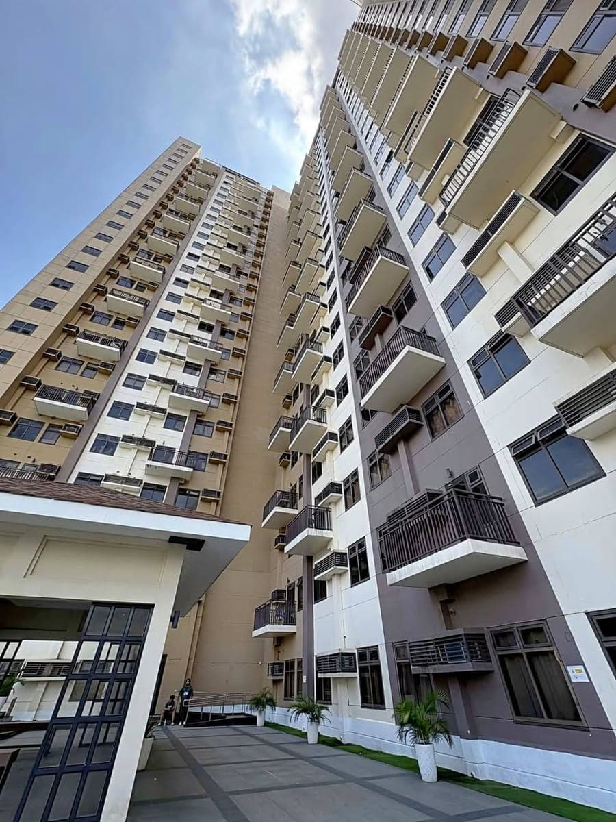 FOR RENT: 𝗙𝗢𝗥 𝗥𝗘𝗡𝗧: 𝟮-𝗕𝗲𝗱𝗿𝗼𝗼𝗺 𝗨𝗻𝗶𝘁 𝘄/ 𝗣𝗮𝗿𝗸𝗶𝗻𝗴 - photo 1