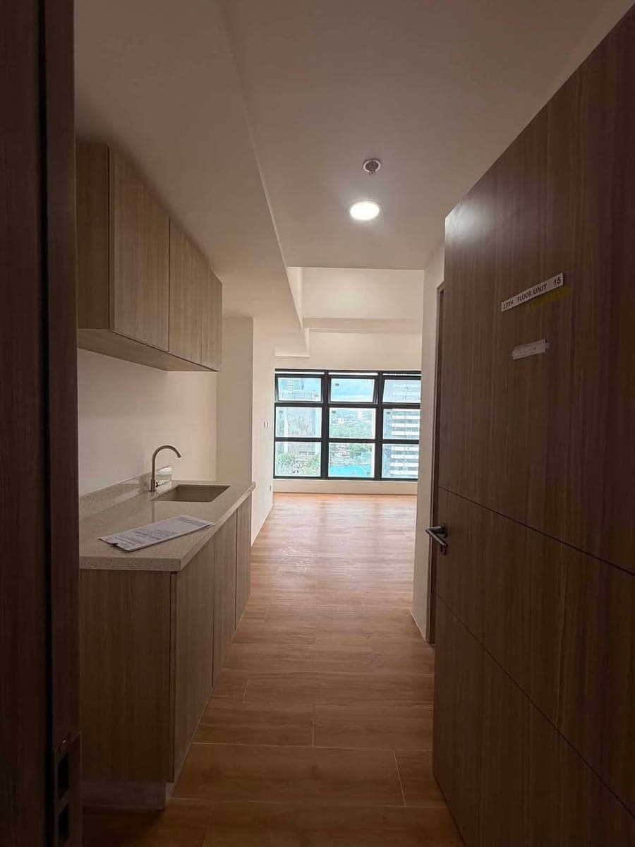 Studio Unit for rent at Vertex Central Cebu City - photo 1