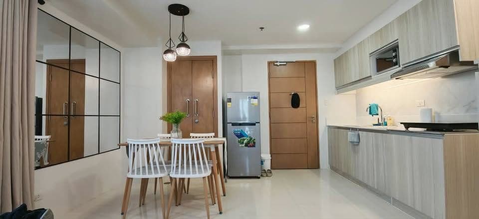 🏙️✨ FOR RENT: 2BR CORNER UNIT WITH SEA VIEW + PARKING ✨🌊 - photo 2