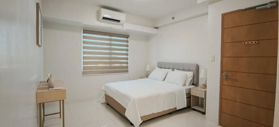 🏙️✨ FOR RENT: 2BR CORNER UNIT WITH SEA VIEW + PARKING ✨🌊 - photo 3