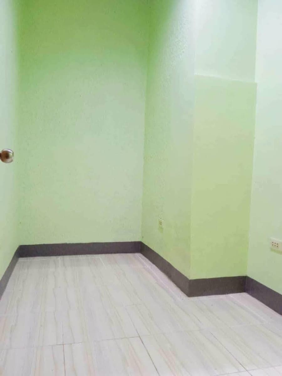 ❗FOR RENT: BAREROOM WITH OWN BATHROOM❗ - photo 2