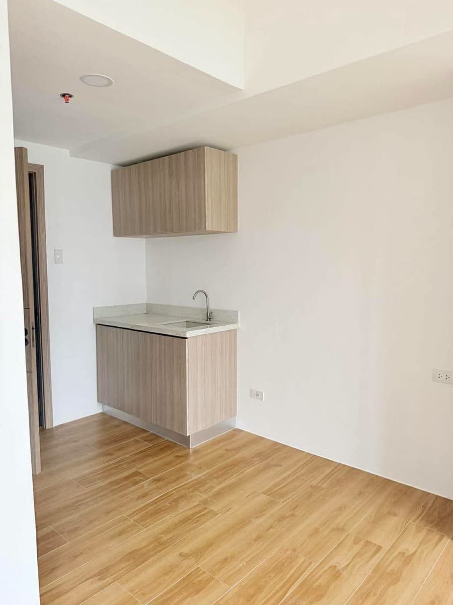 🏡 FOR RENT | Bare Studio Unit - photo 4