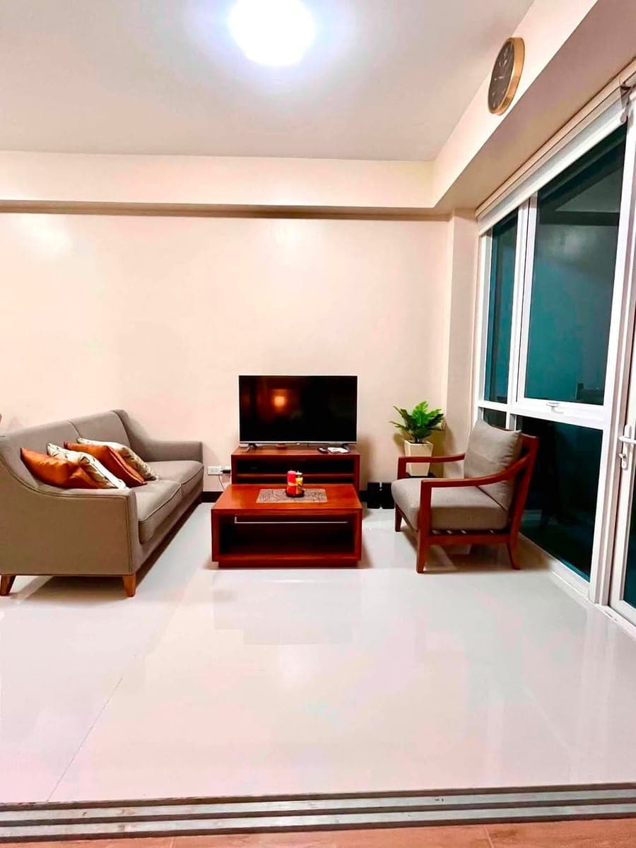 🏙️ FOR RENT | Studio Unit with Balcony - photo 2