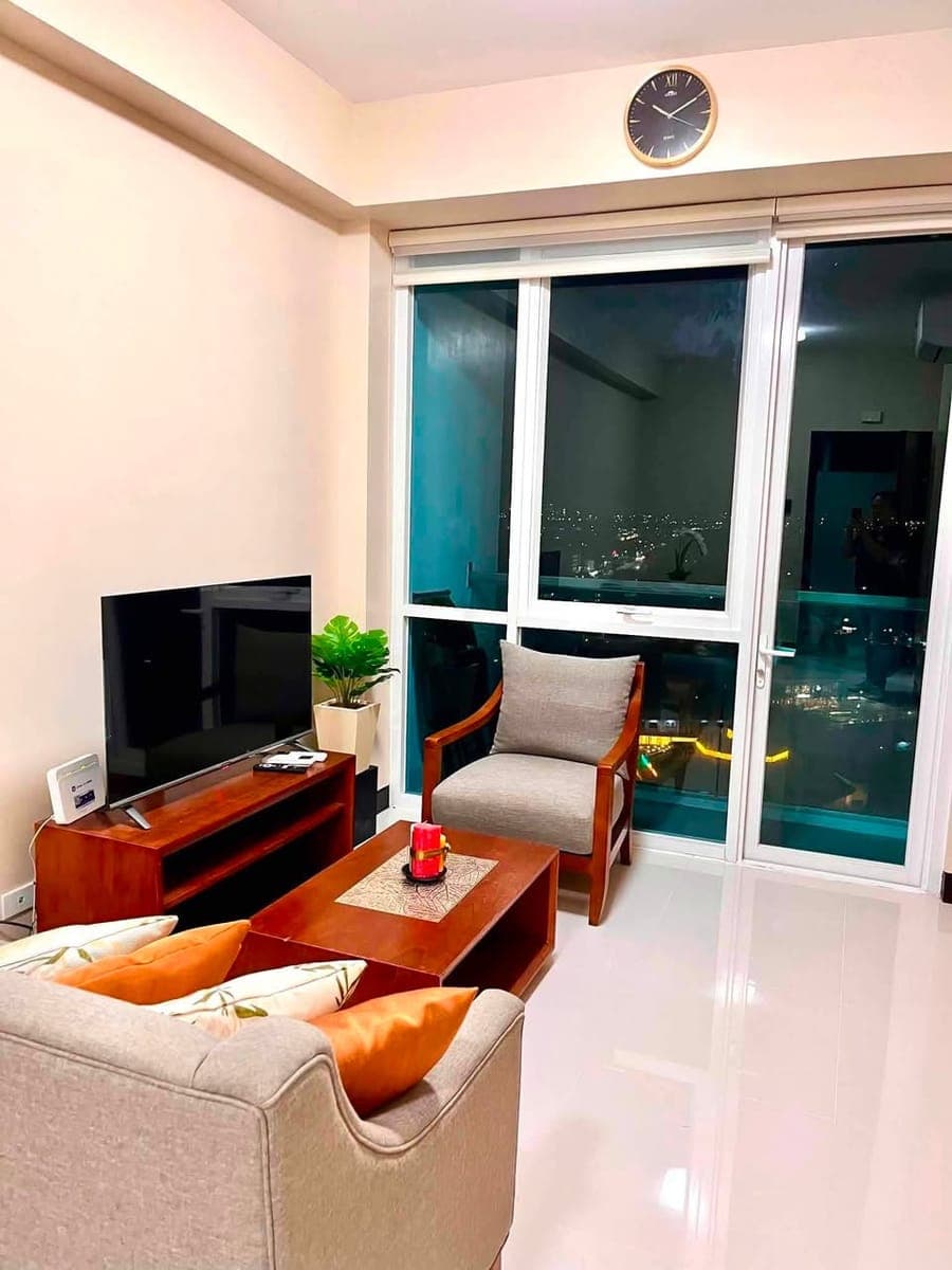 🏙️ FOR RENT | Studio Unit with Balcony - photo 4
