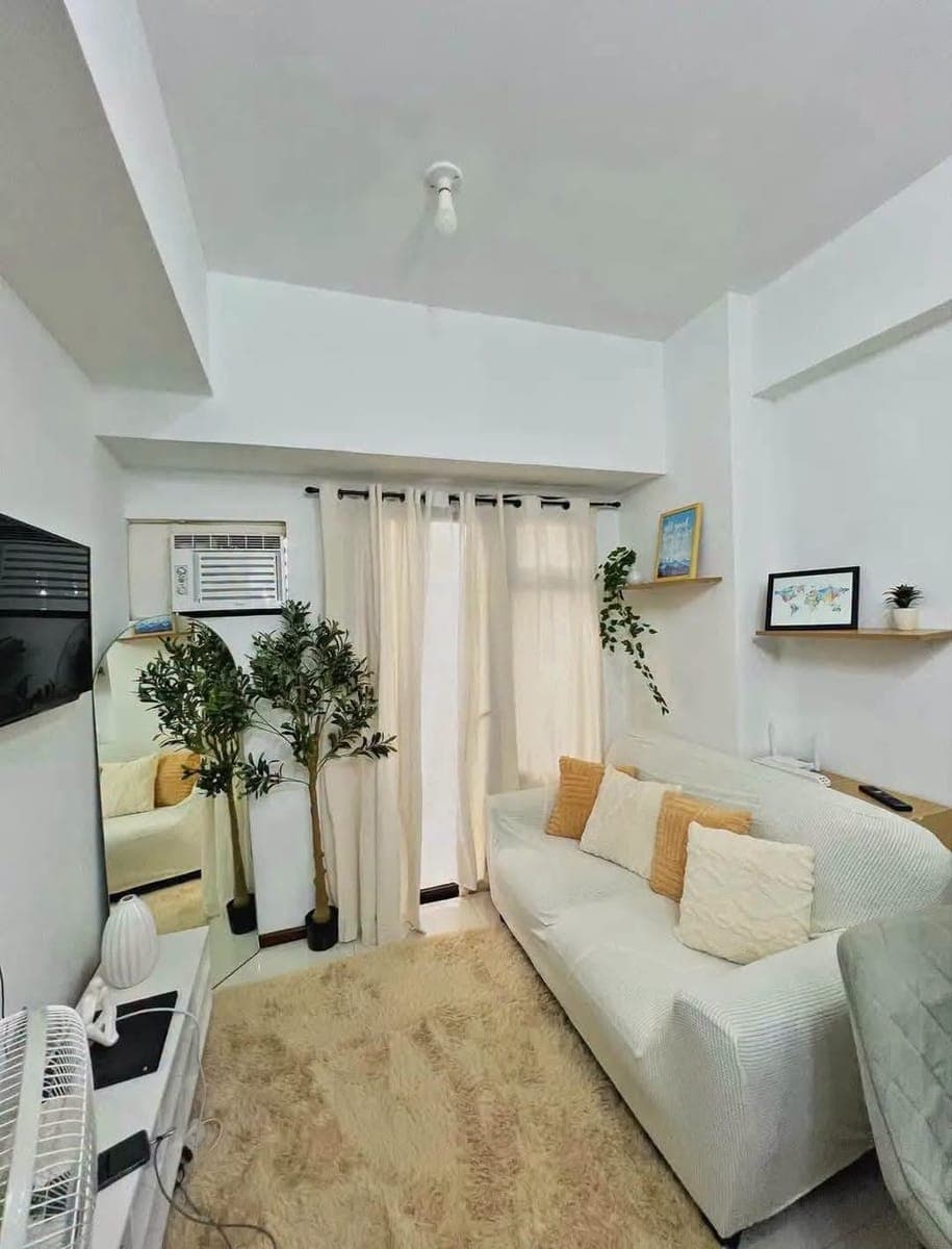 FOR RENT | Fully Furnished 1-Bedroom Unit with Balcony - photo 2