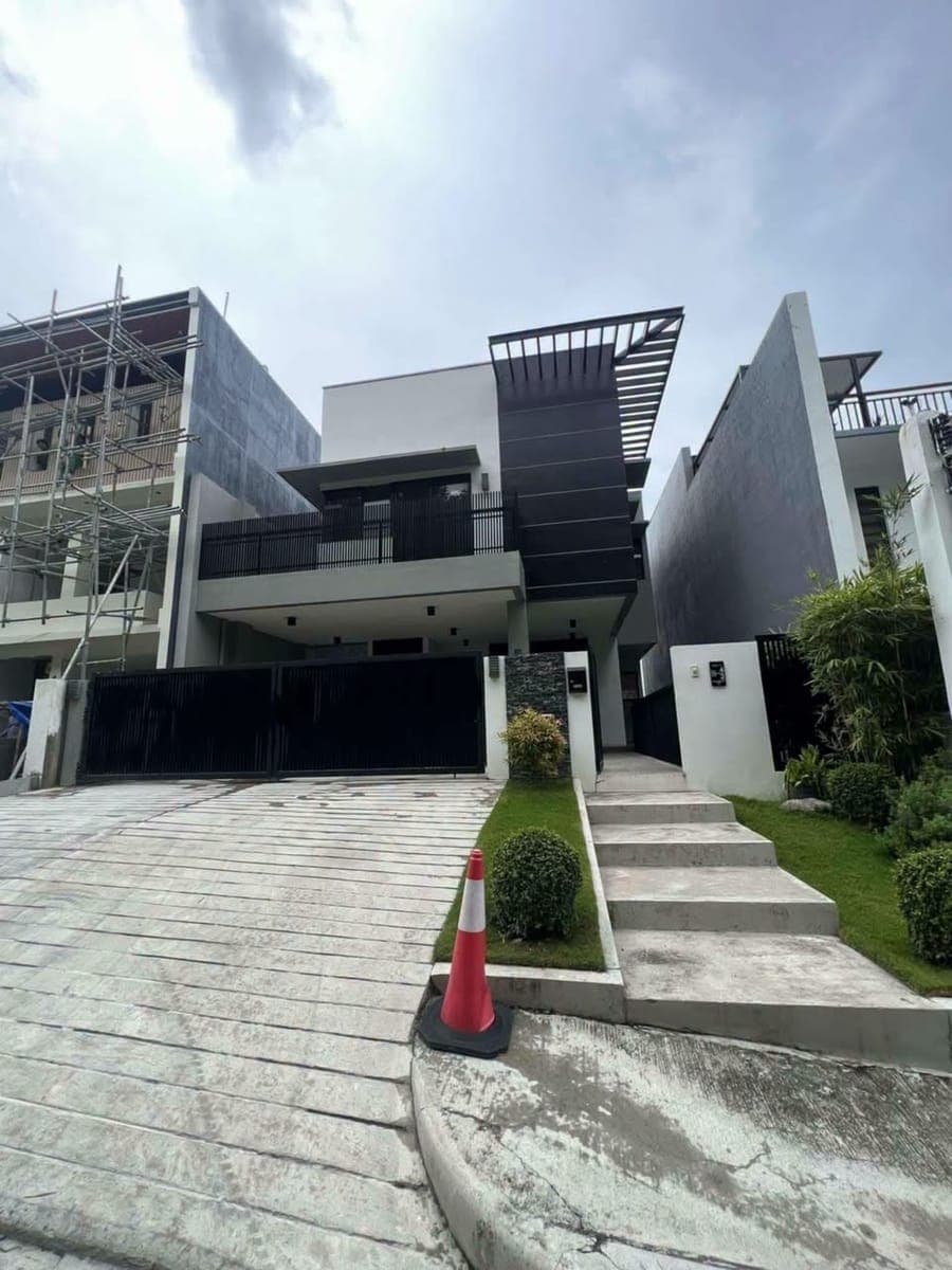 FOR SALE OR FOR RENT | ₱22,500,000 / ₱85,000 Monthly - photo 1