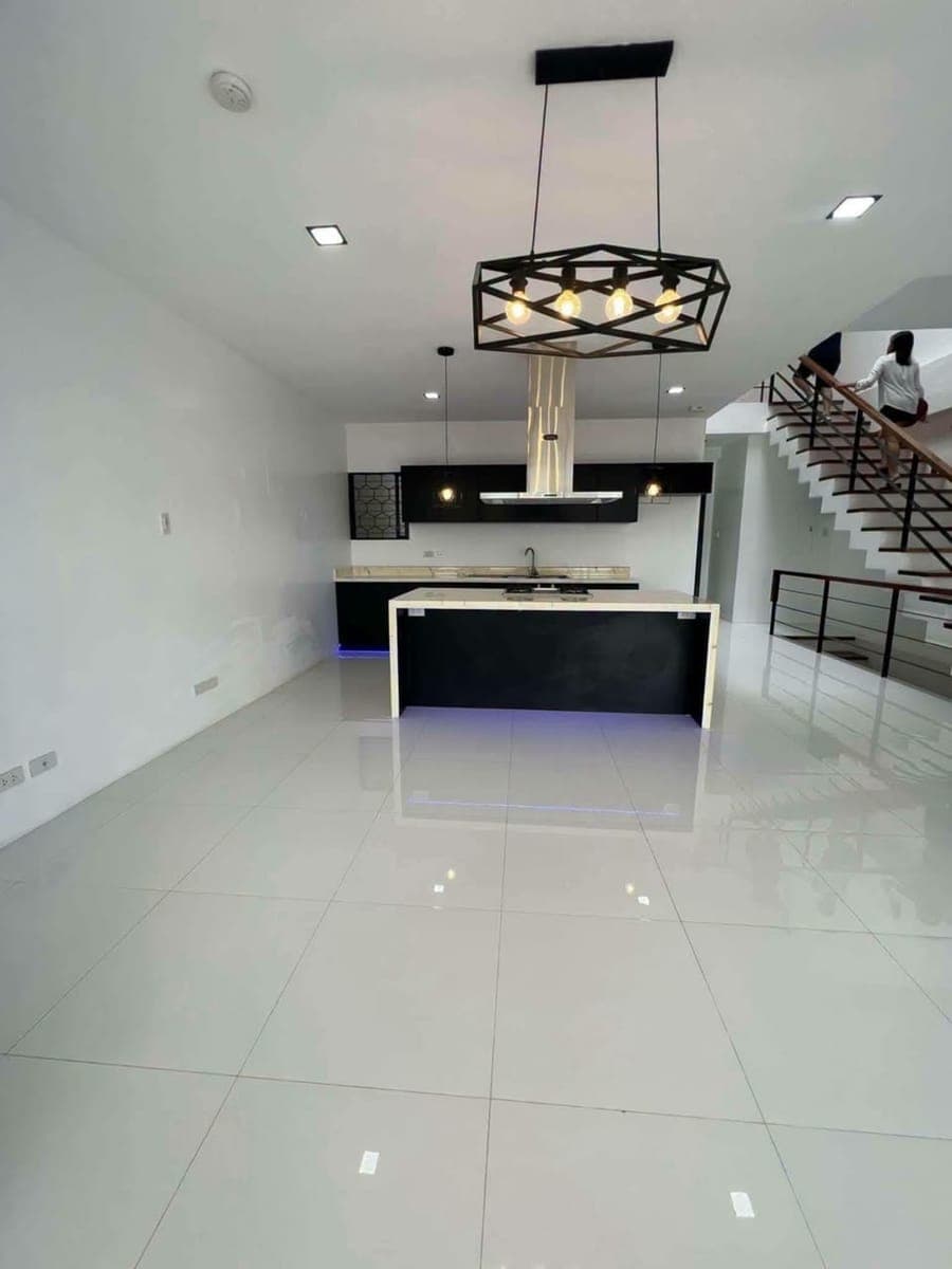 FOR SALE OR FOR RENT | ₱22,500,000 / ₱85,000 Monthly - photo 3