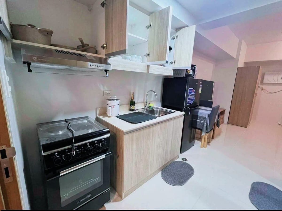 STUDIO Unit in Taft East Gate, Cebu City - photo 1