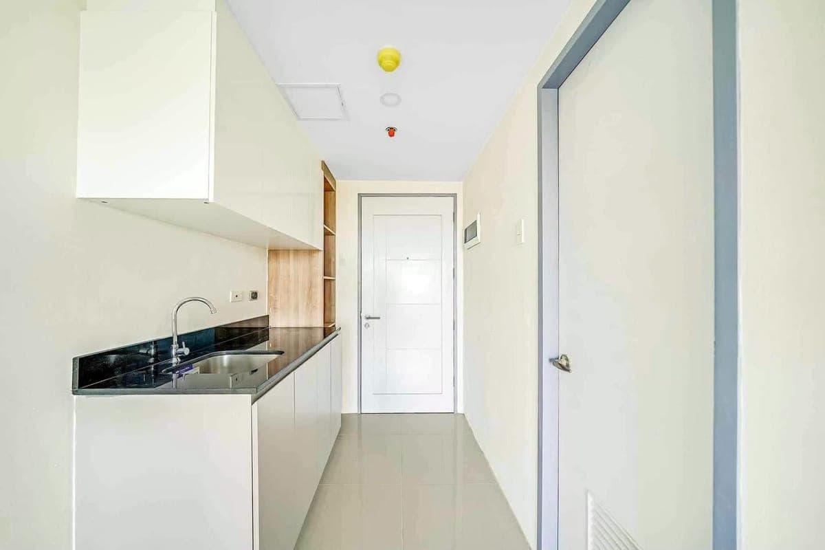 For Rent Furnished Studio Unit in J Tower Residences, beside SM City JMall, Mandaue City (No Parking) - photo 2