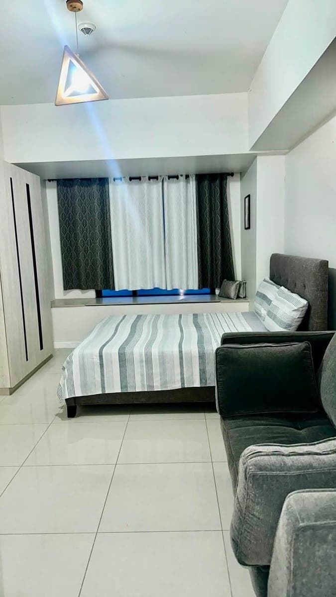 MANDANI STUDIO  SEA VIEW FOR RENT At ₱25k Including condo Association Dues - photo 1