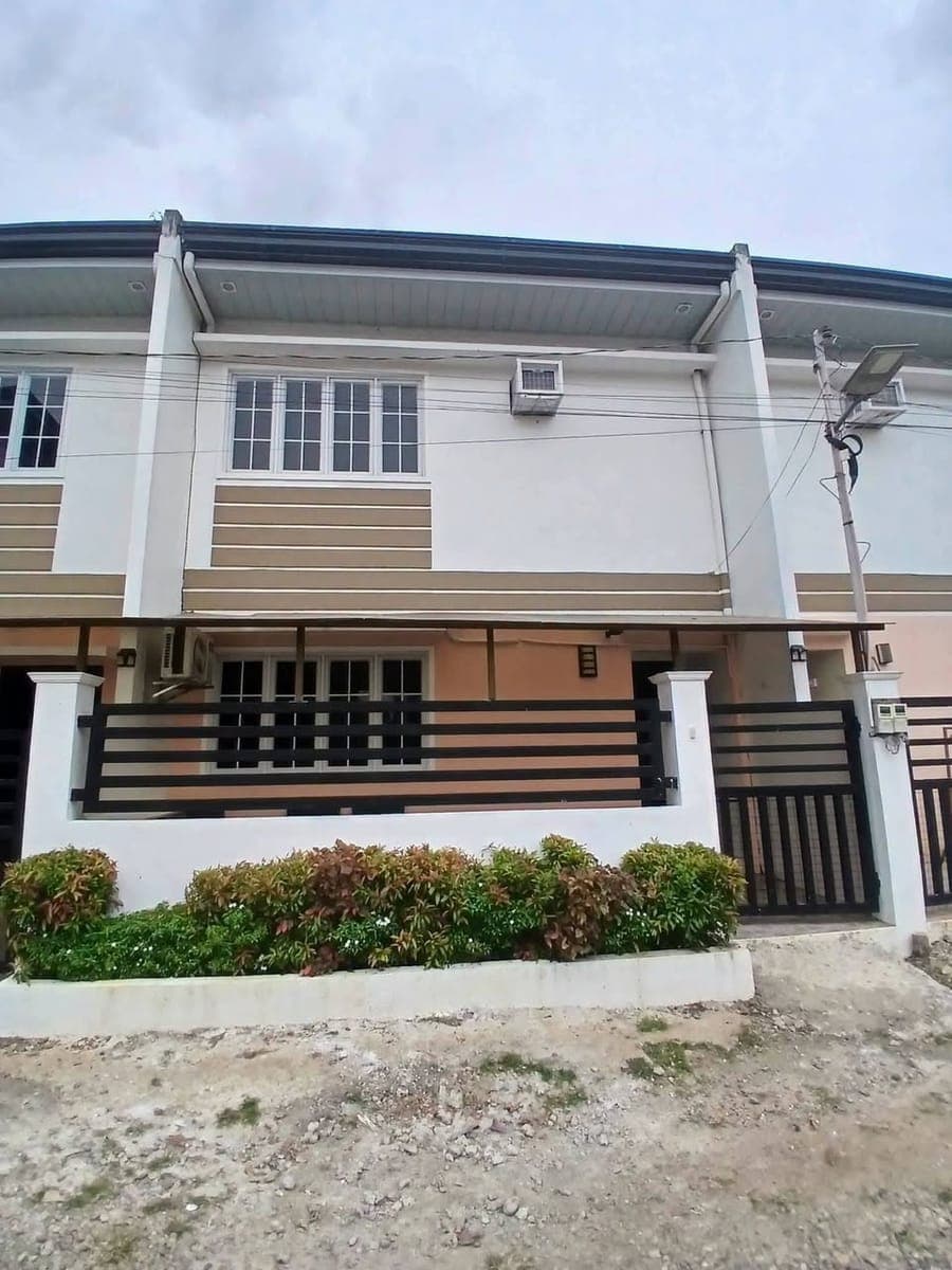 Spacious Fully Furnished Townhouse for Rent‼️ - photo 1