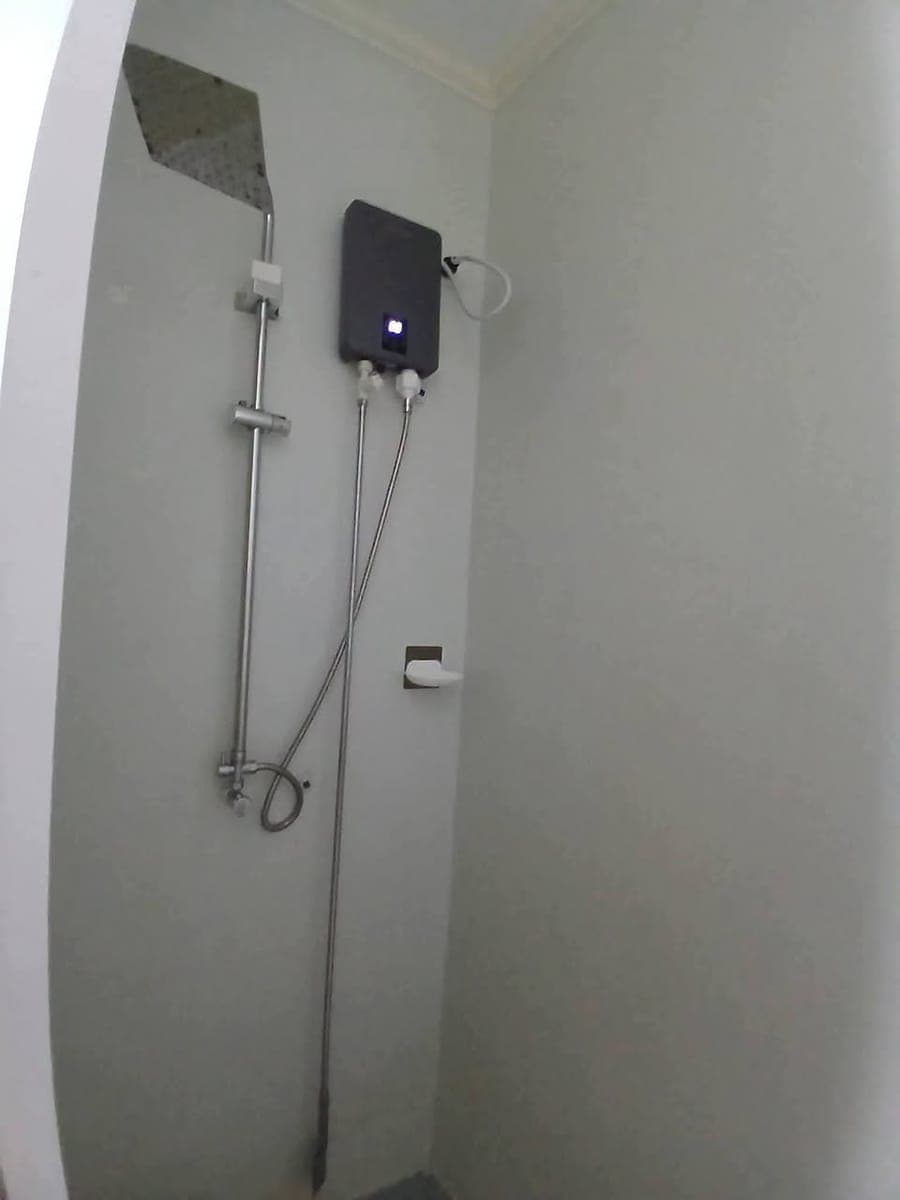 Spacious Fully Furnished Townhouse for Rent‼️ - photo 3
