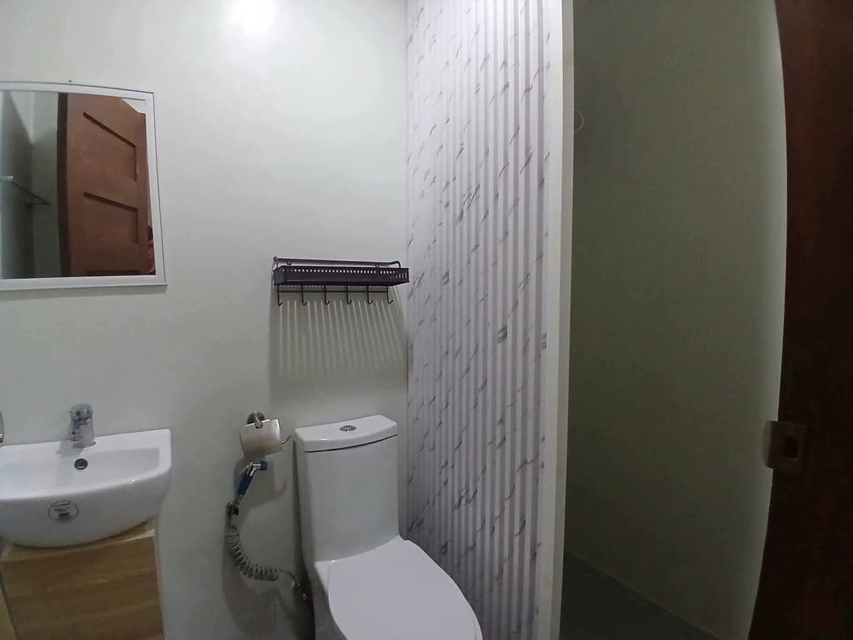 Spacious Fully Furnished Townhouse for Rent‼️ - photo 4