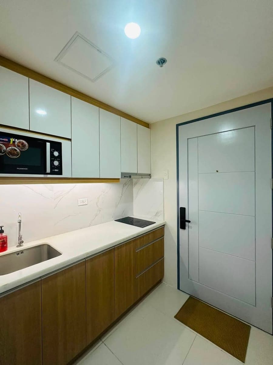 **FOR RENT: Brand New Fully Furnished Studio Unit – J Tower Residences** - photo 1