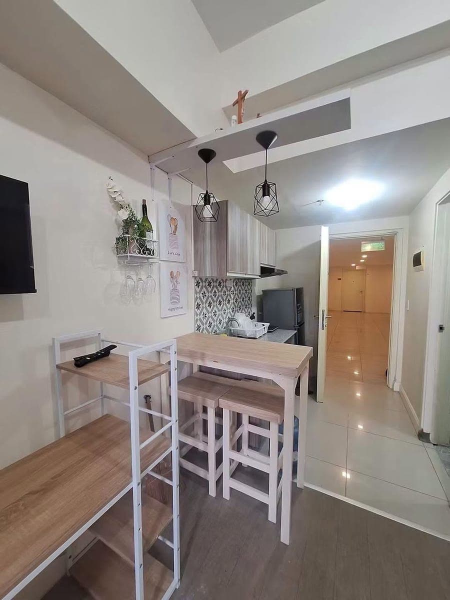 FOR RENT: Studio Unit with Balcony – Grand Residences - photo 1