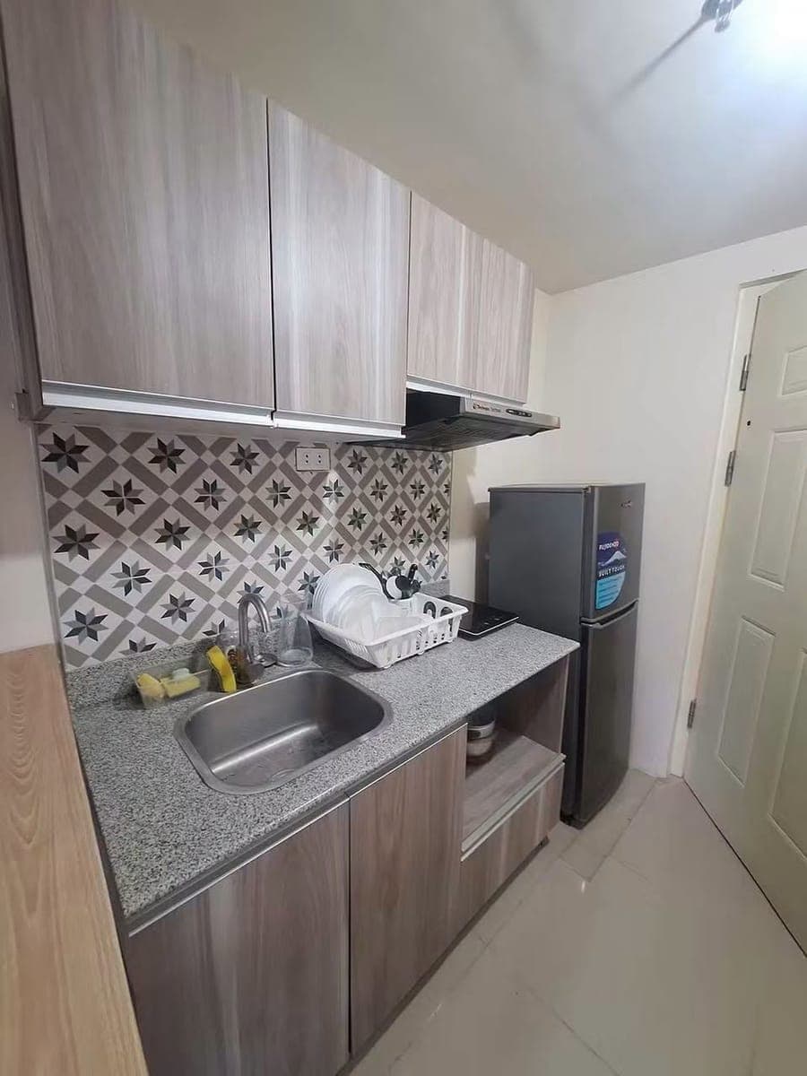 FOR RENT: Studio Unit with Balcony – Grand Residences - photo 5