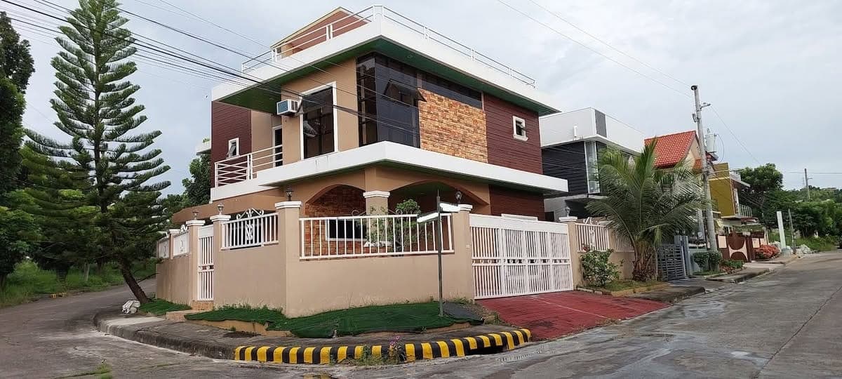 FOR RENT: 4-Bedroom House Inside High-End Subdivision – Talisay City, Cebu - photo 1