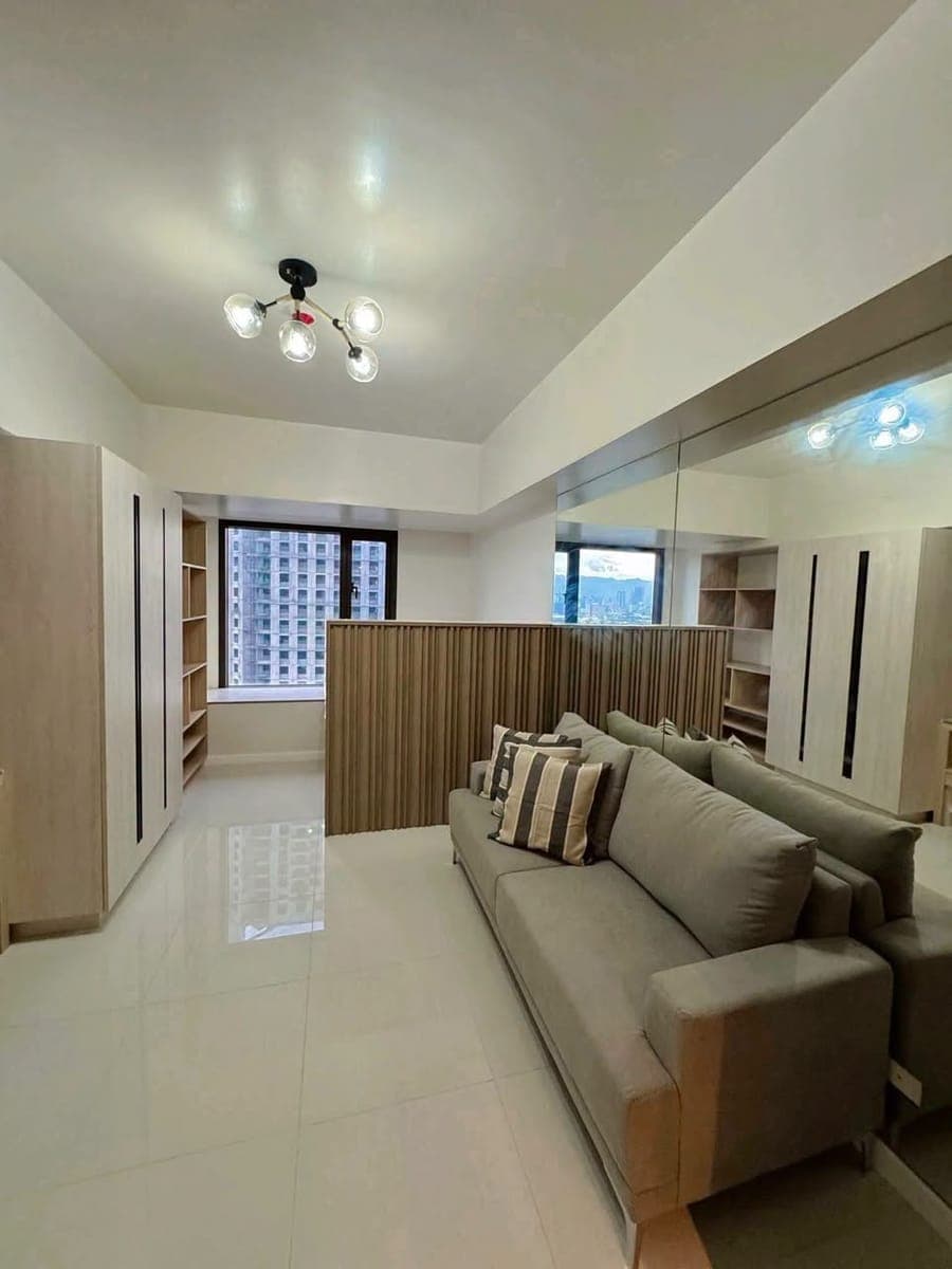 Studio Unit for Rent at Mandani Bay – ₱28,000/month (Condo Dues Included) - photo 1