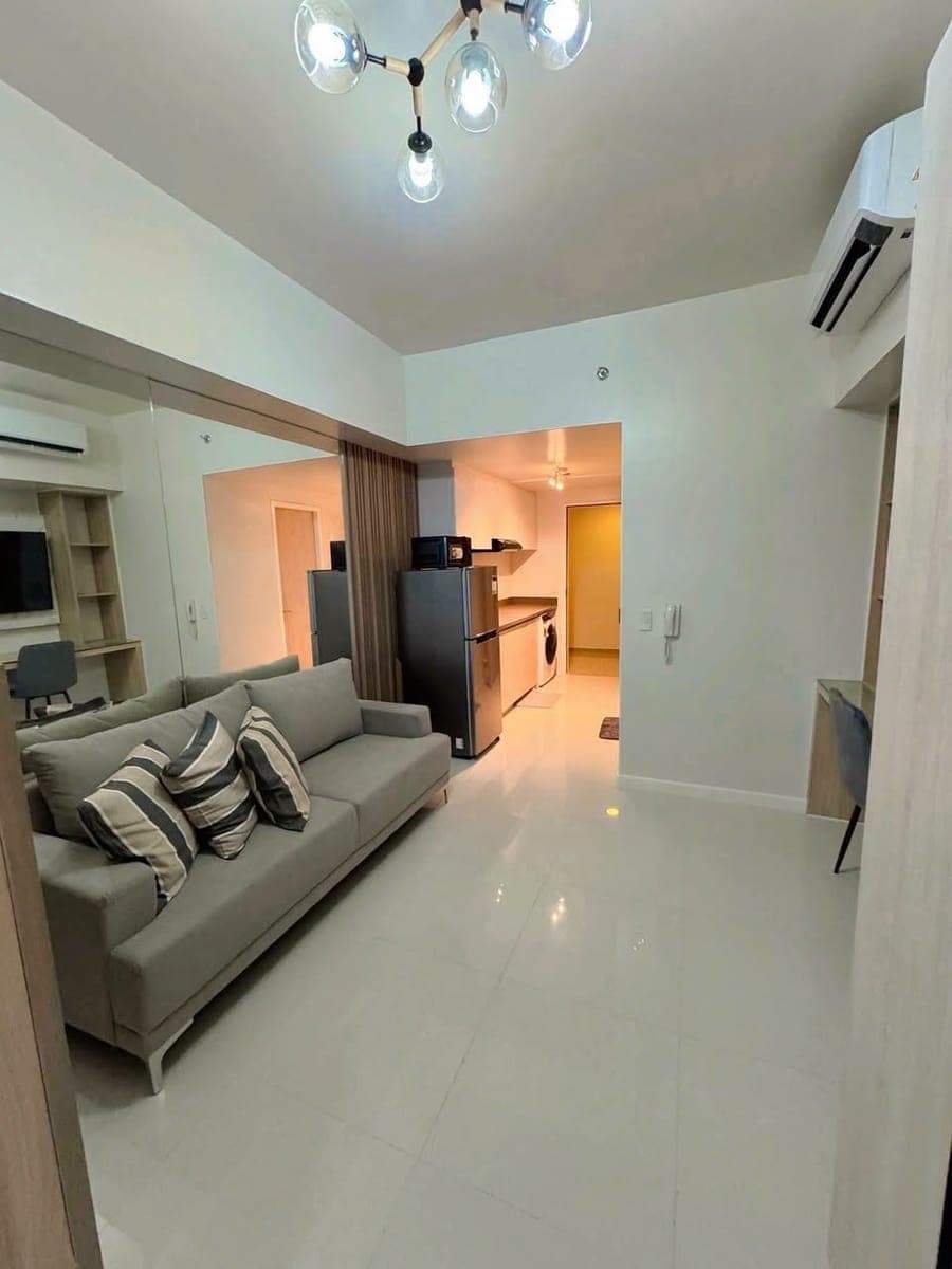 Studio Unit for Rent at Mandani Bay – ₱28,000/month (Condo Dues Included) - photo 4