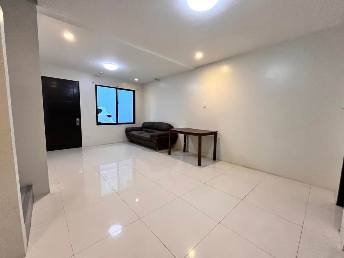 **🏡 FOR RENT: Semi Furnished 4 Bedrooms Townhouse  Apartment Alang Alang Mandaue City ✨** - photo 4