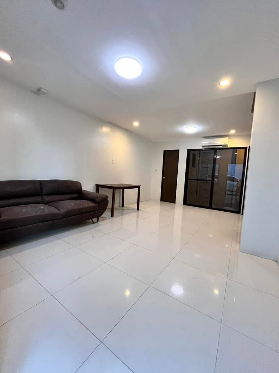 **🏡 FOR RENT: Semi Furnished 4 Bedrooms Townhouse  Apartment Alang Alang Mandaue City ✨** - photo 5