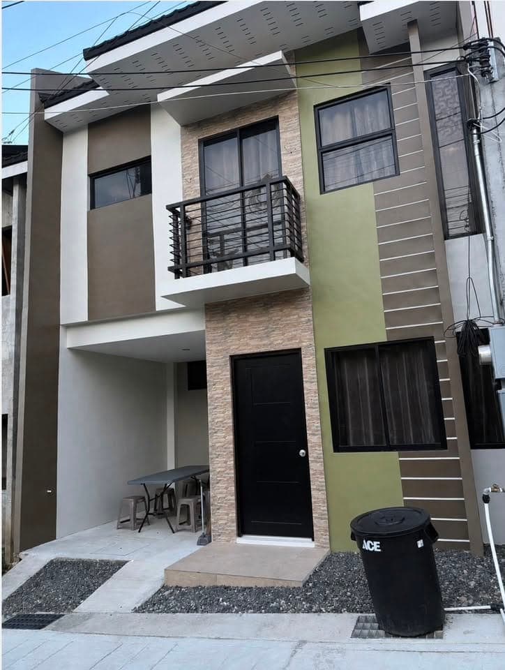 For rent:A fully furnished 4-bedroom, 2-bathroom townhouse with parking. One month’s rent is due in... - photo 2