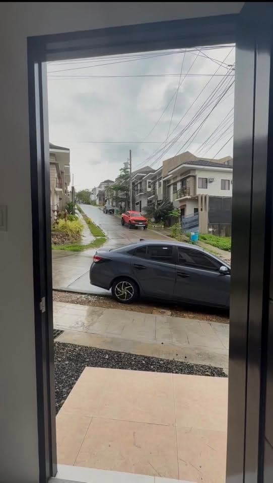 For rent:A fully furnished 4-bedroom, 2-bathroom townhouse with parking. One month’s rent is due in... - photo 5