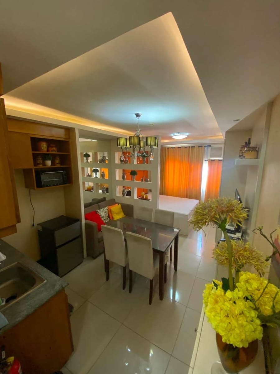 Conveniently located right across SM City Cebu and minutes away from Cebu Port Authority (Piers). - photo 1