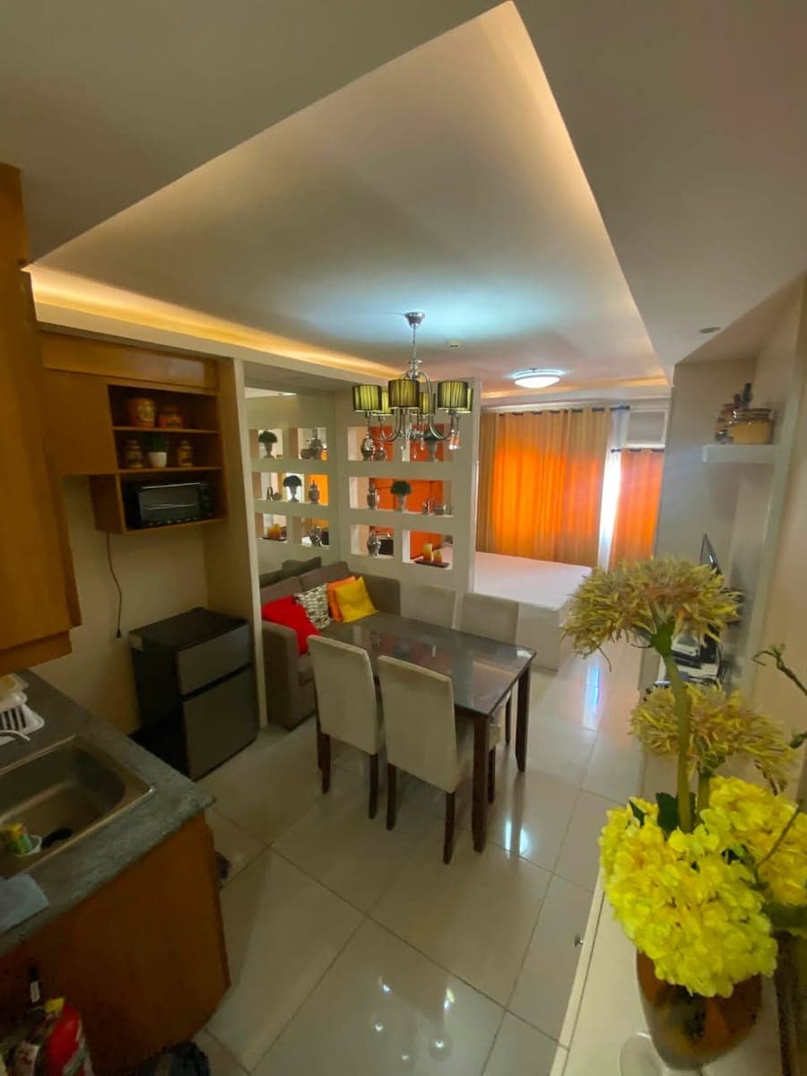 Conveniently located right across SM City Cebu and minutes away from Cebu Port Authority (Piers). - photo 2