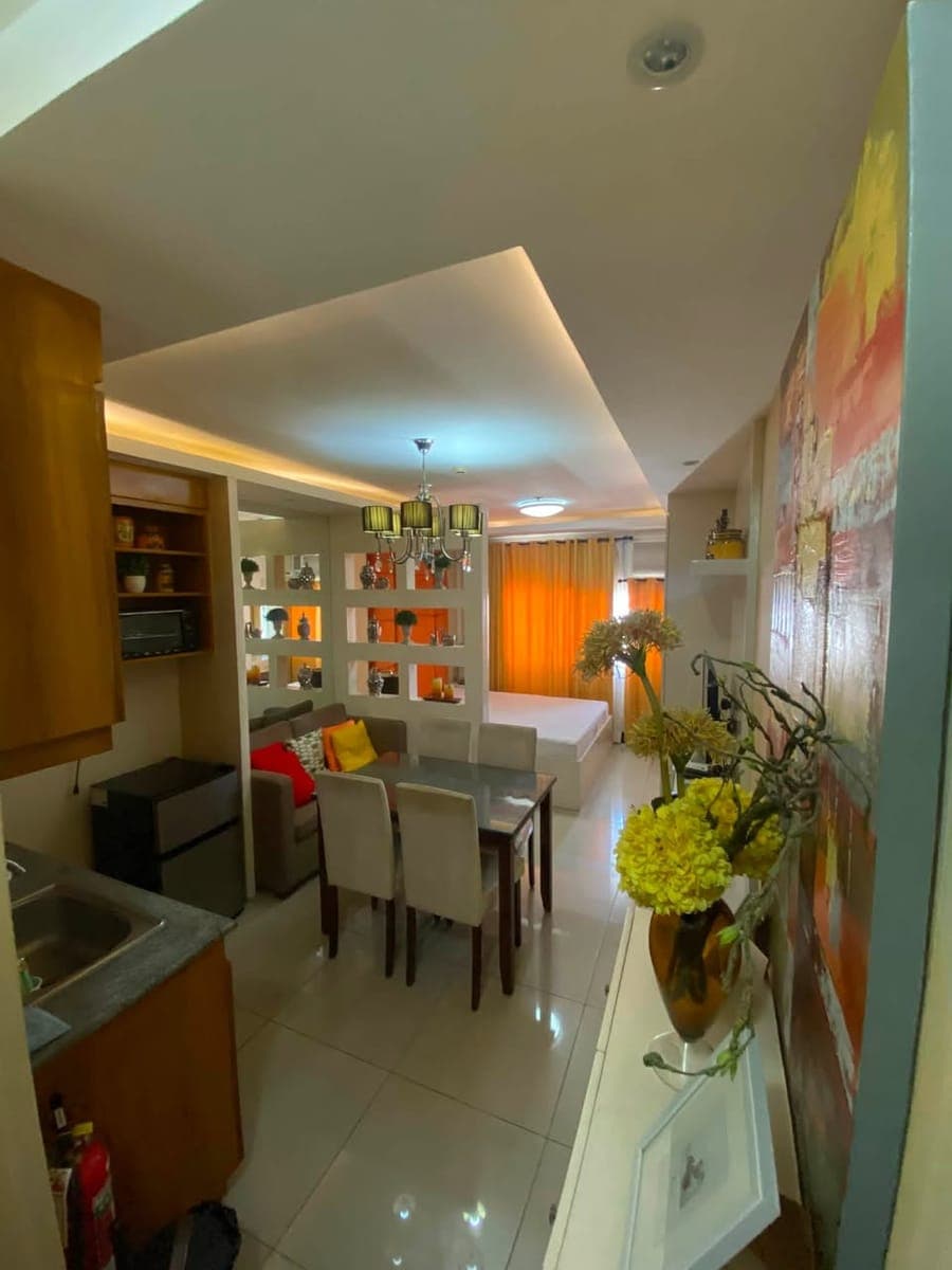Conveniently located right across SM City Cebu and minutes away from Cebu Port Authority (Piers). - photo 3
