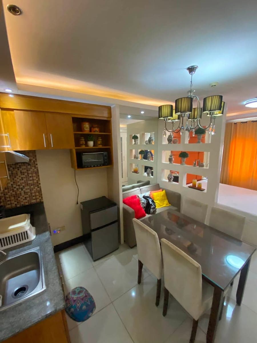 Conveniently located right across SM City Cebu and minutes away from Cebu Port Authority (Piers). - photo 4