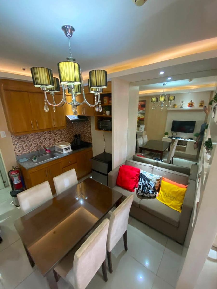 Conveniently located right across SM City Cebu and minutes away from Cebu Port Authority (Piers). - photo 5