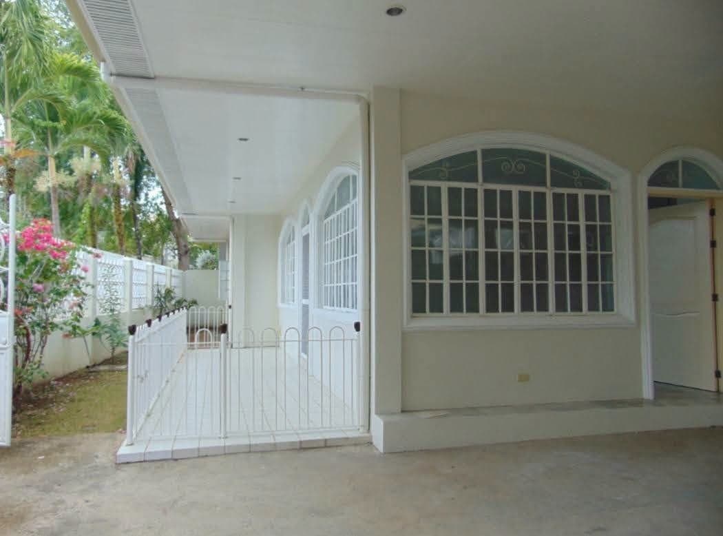 Bungalow House for Rent – Banilad, Cebu City - photo 1