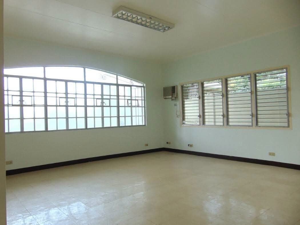 Bungalow House for Rent – Banilad, Cebu City - photo 2