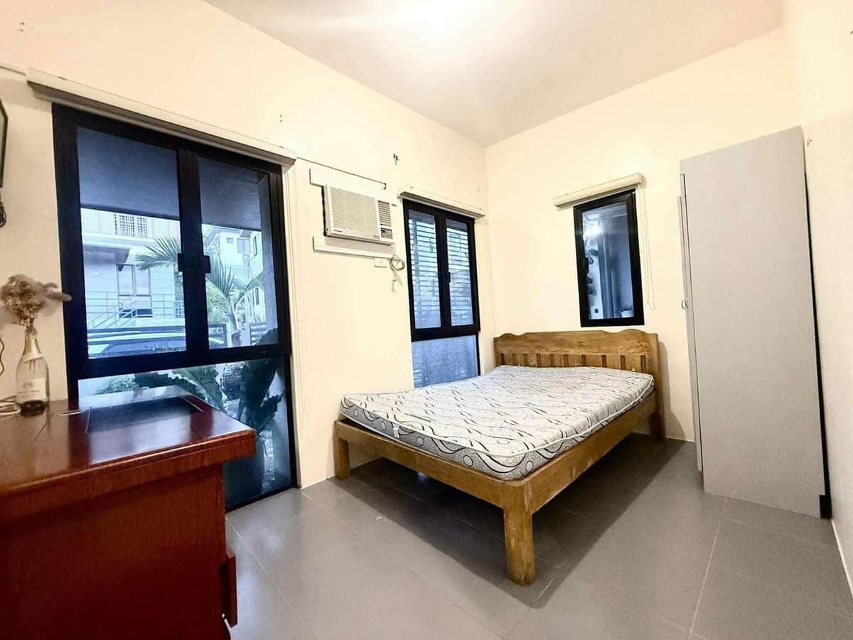 🏡 FOR RENT OR FOR SALE | BEAUTIFULLY RENOVATED BUNGALOW - photo 2
