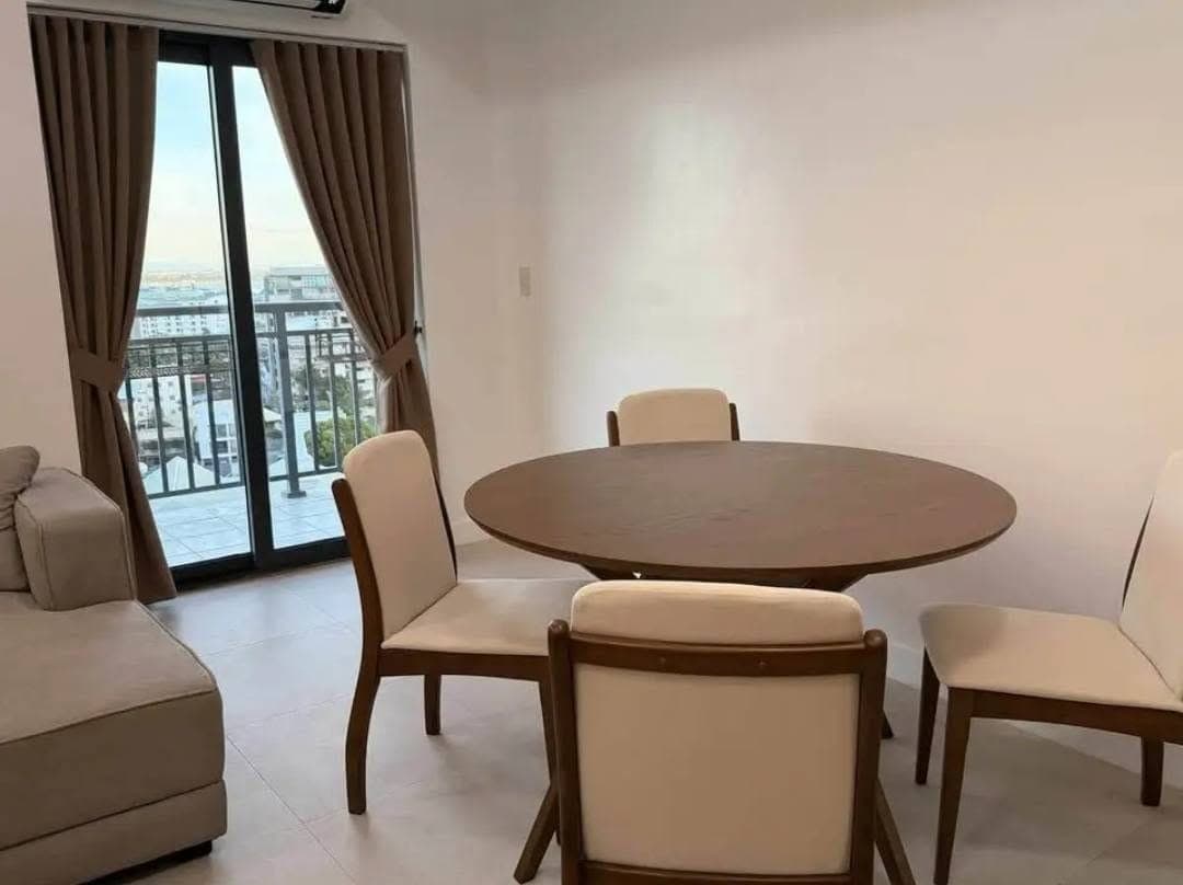 FOR RENT: Spacious 1-Bedroom Condo with Balcony – Grand Residences - photo 2