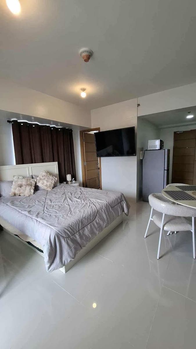 FOR RENT: Fully Furnished Studio Corner Unit – Taft East Gate - photo 2