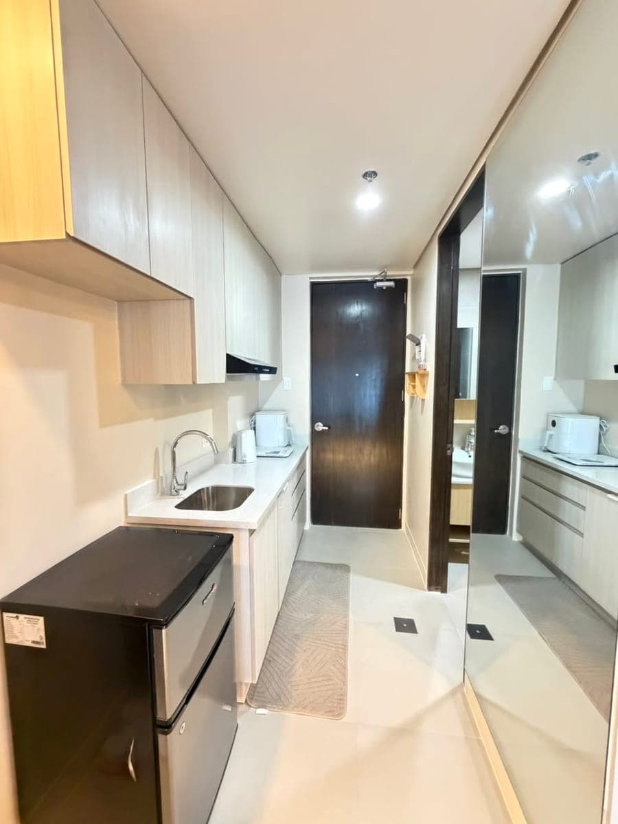 Brand New Studio with balcony for Rent at One Astra Place - photo 5
