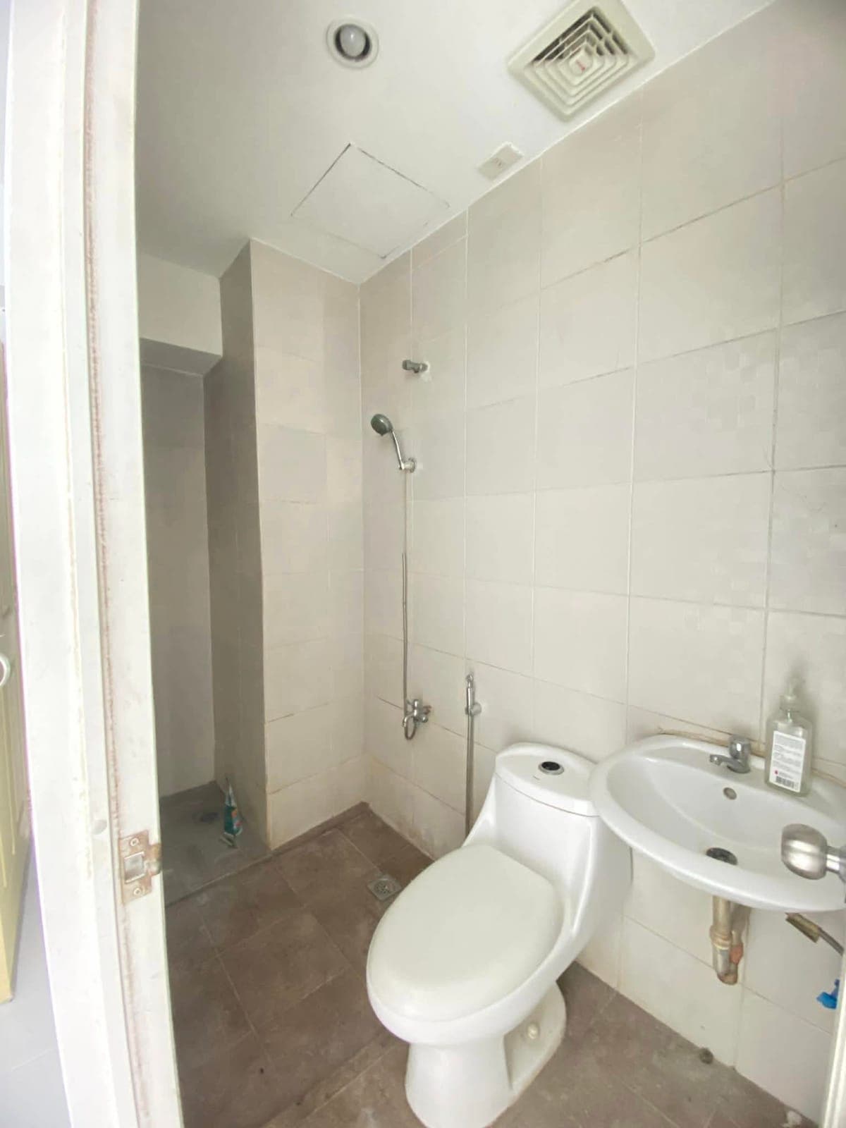 FOR RENT | Studio – ₱15,000 / month (dues included) - photo 2