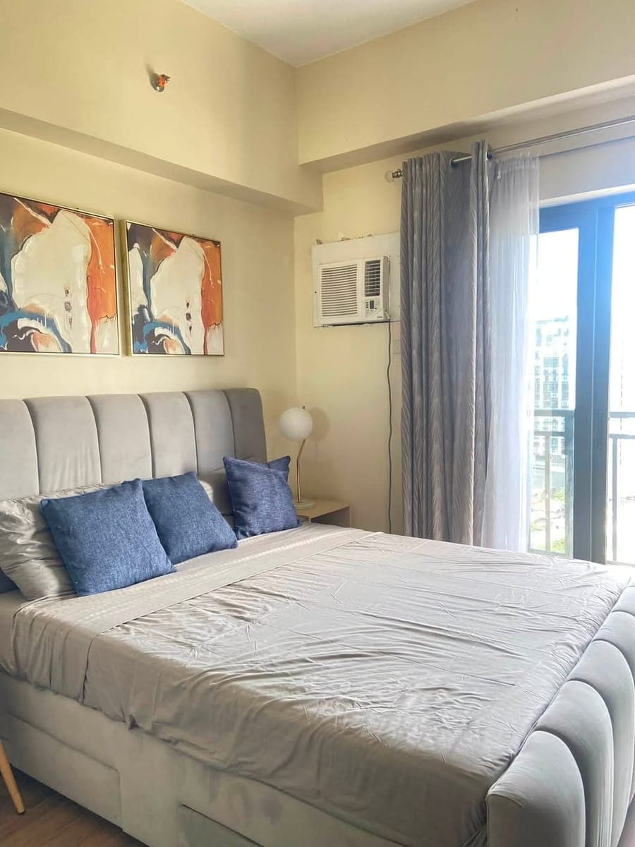 FOR RENT STUDIO UNIT with Balcony - photo 2