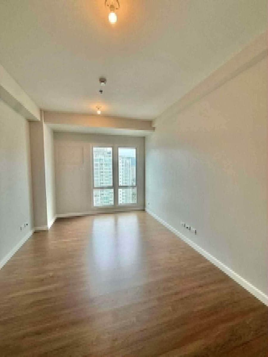 18K only Studio Bare Unit in Tower 4 Solinea FOR RENT - photo 1
