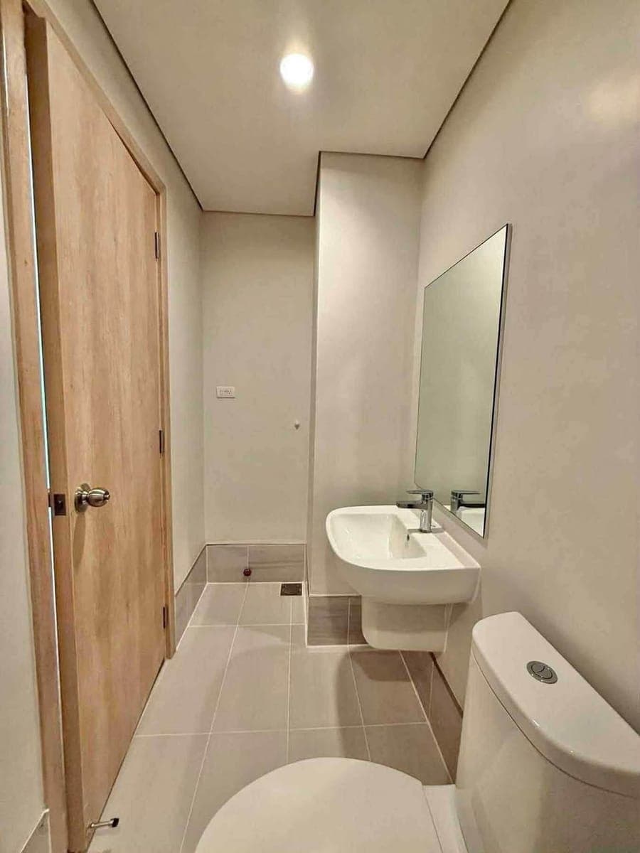 18K only Studio Bare Unit in Tower 4 Solinea FOR RENT - photo 4