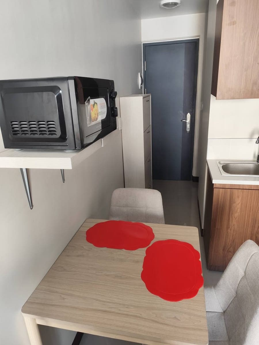 13 K month. Lapu-Lapu Saekiung. Available immediately. Fully furnished studio unit with balcony sea... - photo 1