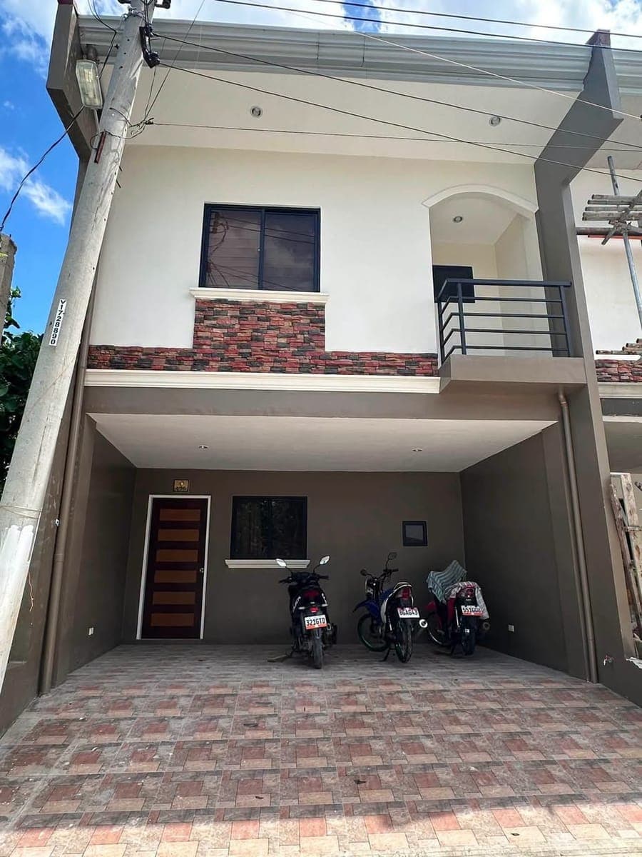 💐🏡 3-Bedroom House for Rent in Villa Sonrisa, Yati, Liloan🏡 - photo 1