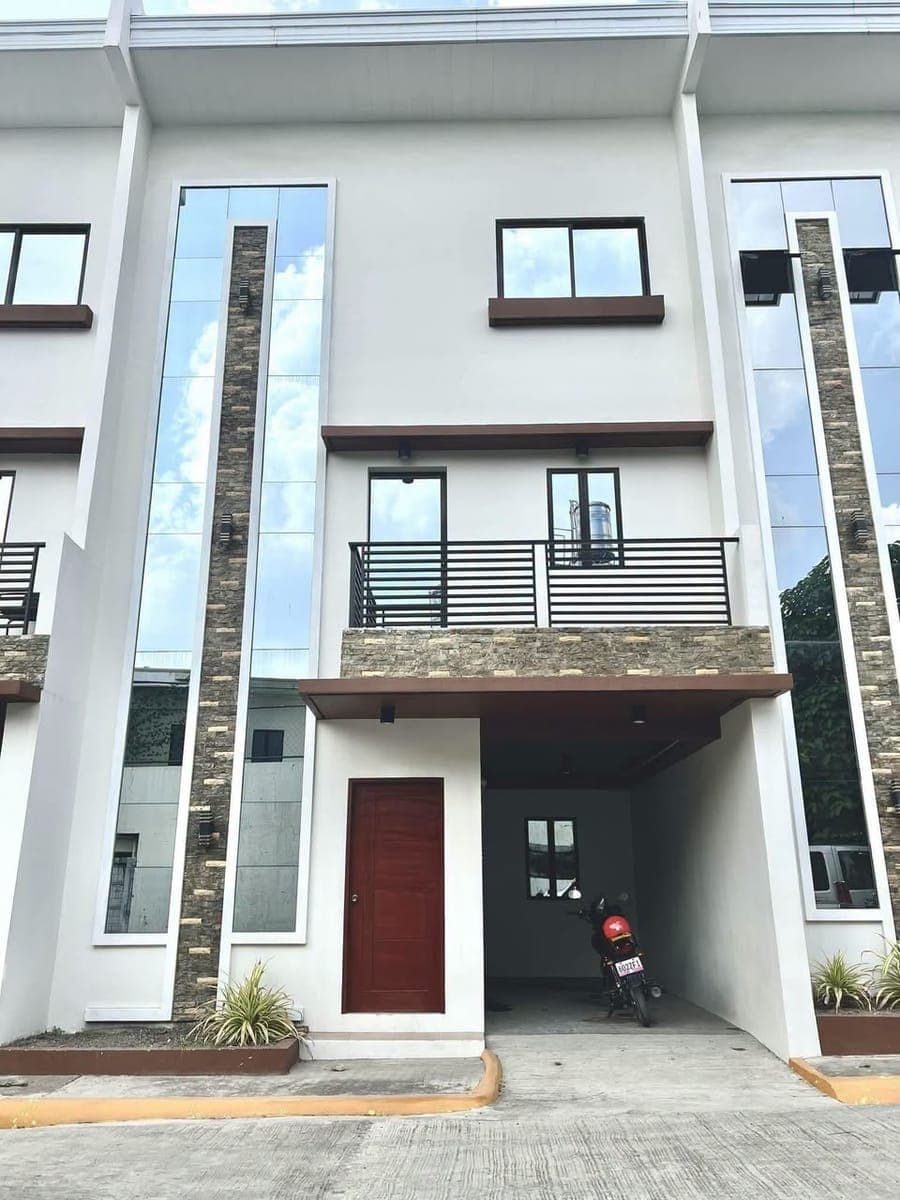 🏢 Modern 3-Storey 3BR House in Lahug – Perfect for the family! - photo 1