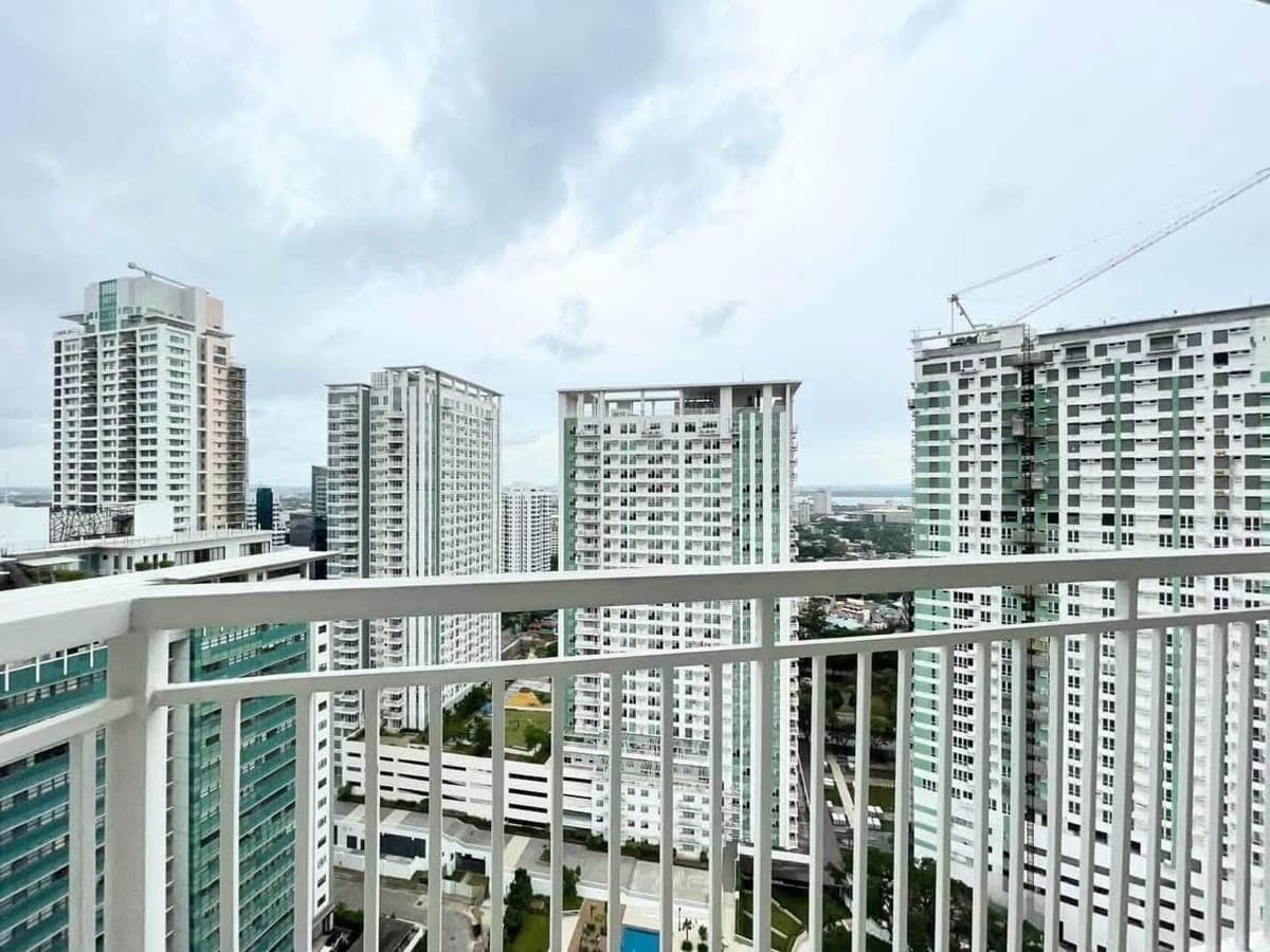 2 Bedroom with Balcony at Solinea Tower 3 Ayala FOR RENT‼️ - photo 4