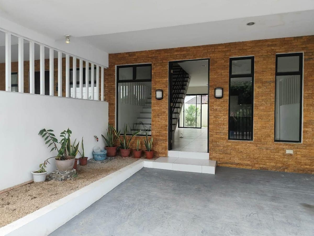 🏡 FOR RENT – Brand New Semi-Furnished House & Lot - photo 2